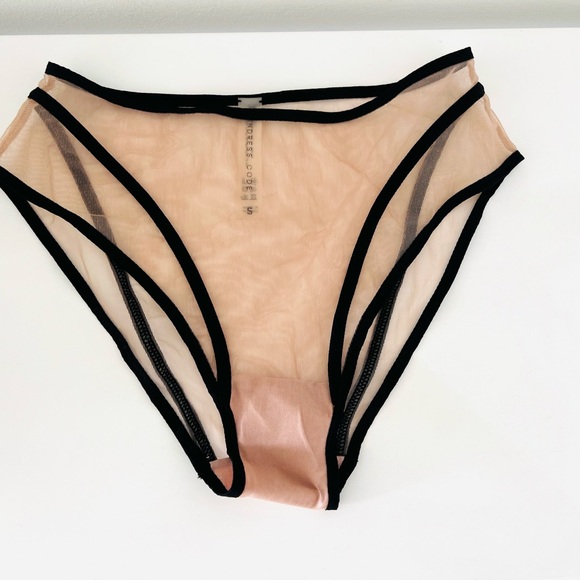 Undress Code In the Clouds set - Picture 9 of 16